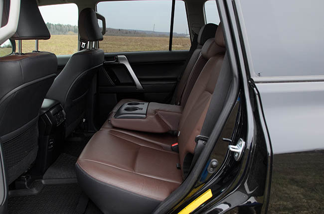 Toyota Land Cruiser Prado 150 задние кресла подлокотник