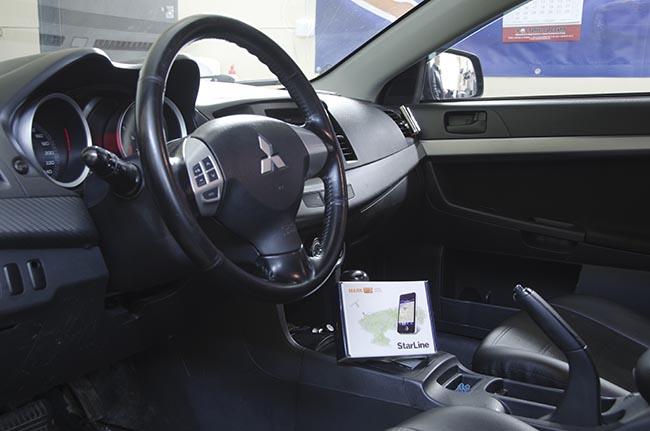 Установка GPS-маяка StarLIne M15 будет производиться на автомобиль Mitsubishi Lancer под панель приборов.