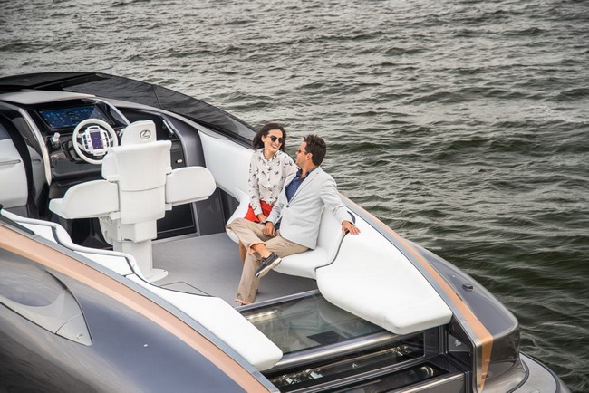    Lexus      8 .