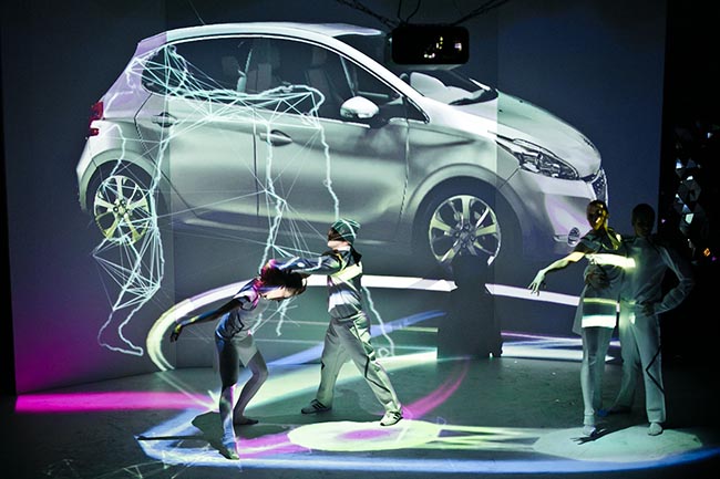  Peugeot 208 -   Let Your Body Drive Show