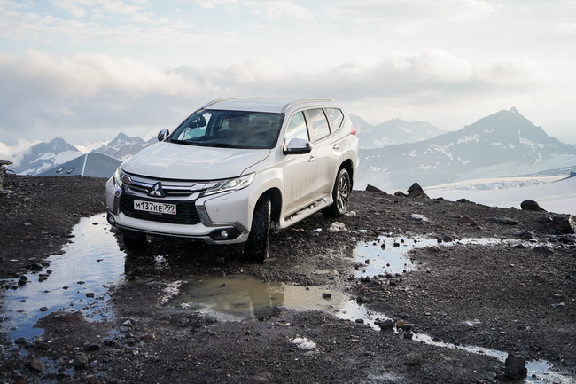         Mitsubishi Pajero Sport c     2,4    181 ..   8-        SuperSelectII.   – 218 ,   300,   240,   - 230.        ,  265/60 R18.