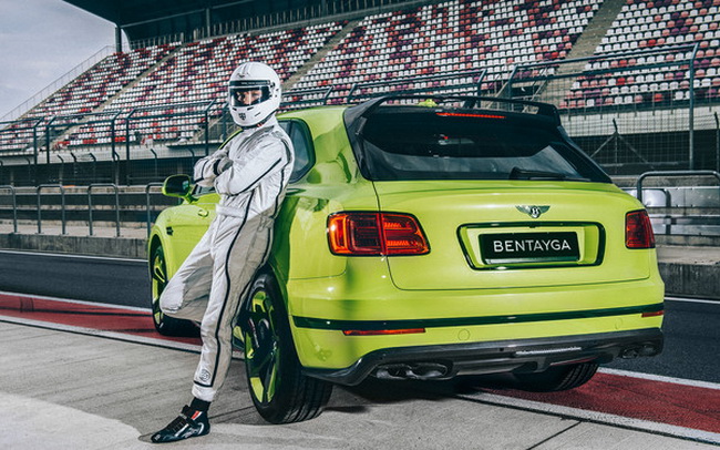 Bentley Bentayga Pikes Peak окрашен в эксклюзивный цвет из палитры ателье Mulliner – зеленый Radium.