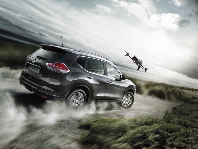     Nissan X-Trail X-Scape   ,    «Follow me»   Parrot,    FreeFlight Pro     Android  IOS.
