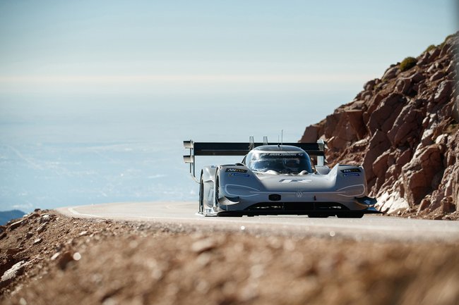    I.D. R Pikes Peak  Volkswagen     ,           .      ,      –  ,          .       I.D. R Pikes Peak   1.100 .