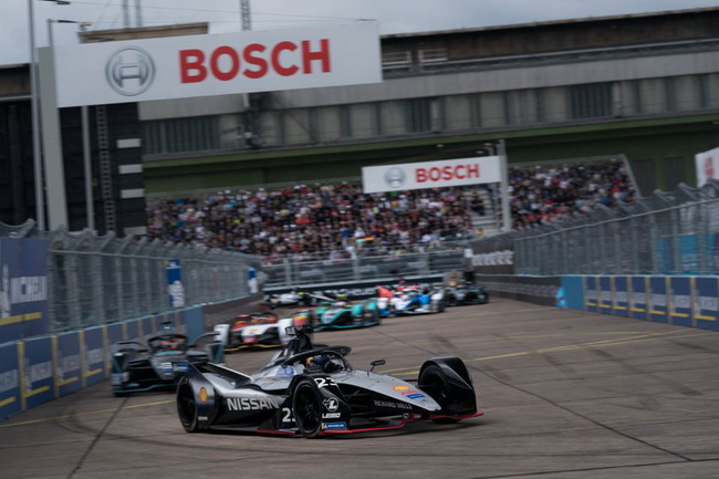     25 ,  Nissane.dams       ,     -       .