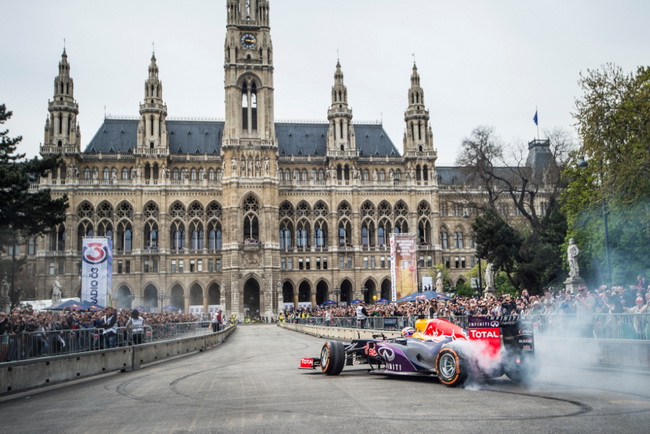        Infiniti Red Bull Racing          60 000 ,   .      ,       .