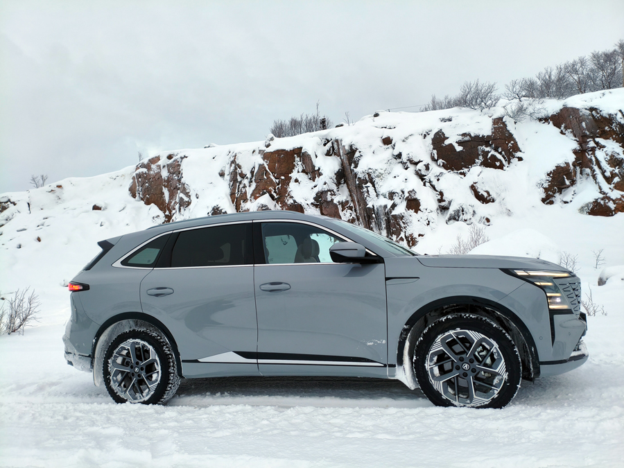 ���� ����� ��������������� ���������� CHANGAN CS75 PLUS AWD �� �������� ������