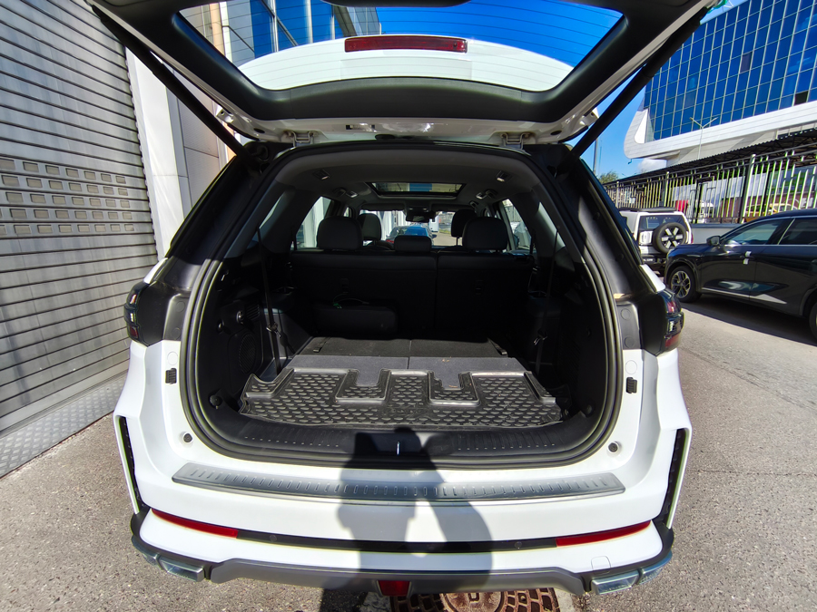     Changan CS95.  1.    .