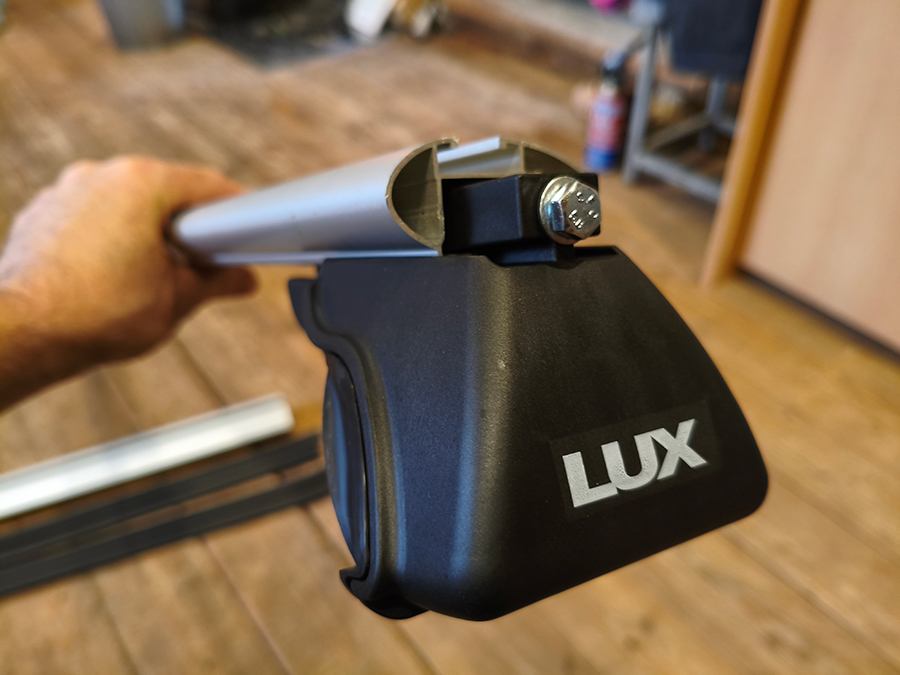     Changan CS95.  1.    .