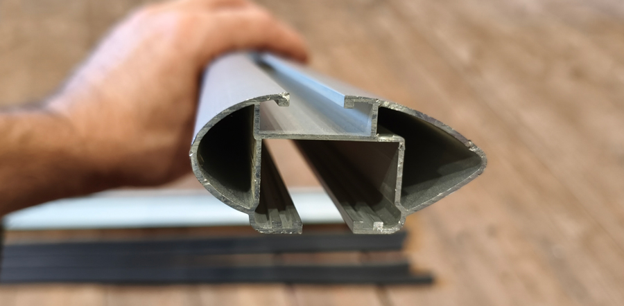     Changan CS95.  1.    .