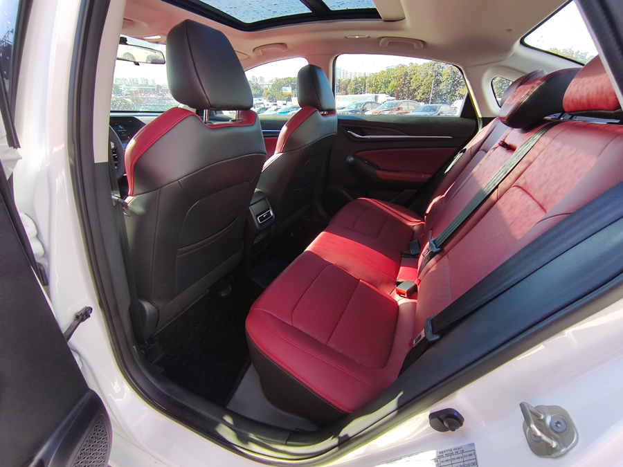    CHANGAN EADO PLUS.    . 