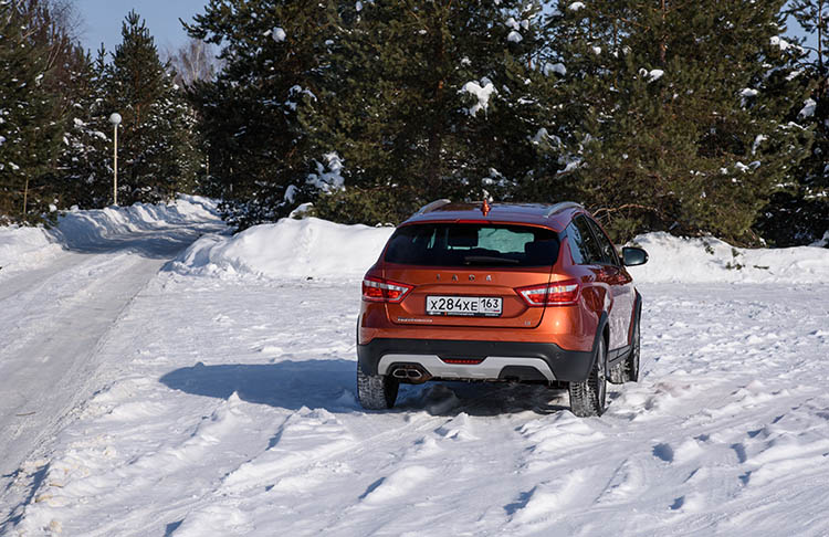 LADA Vesta SW Cross (GFK330)
