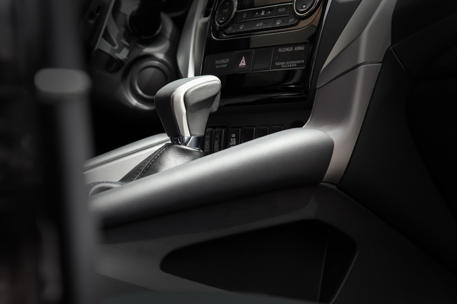   Mitsubishi Pajero Sport     Super Select II 4WD.