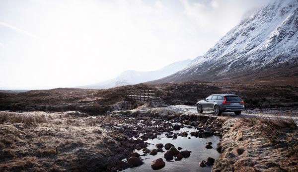     Volvo V90 Cross Country   Off-Road.