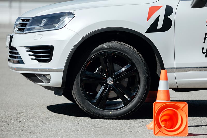 Bridgestone Alenza 001 –    SUV  , 