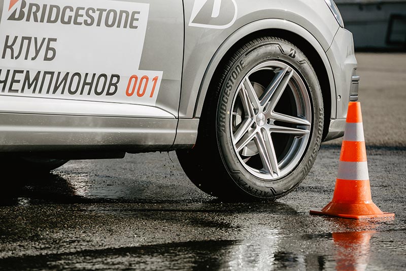 Bridgestone Alenza 001 –    SUV  , 