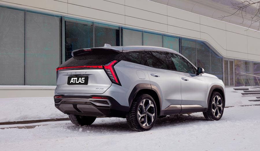 � ������ ���������� ������� Geely Atlas Luxury � �������� �������� � ���������� 1.5T