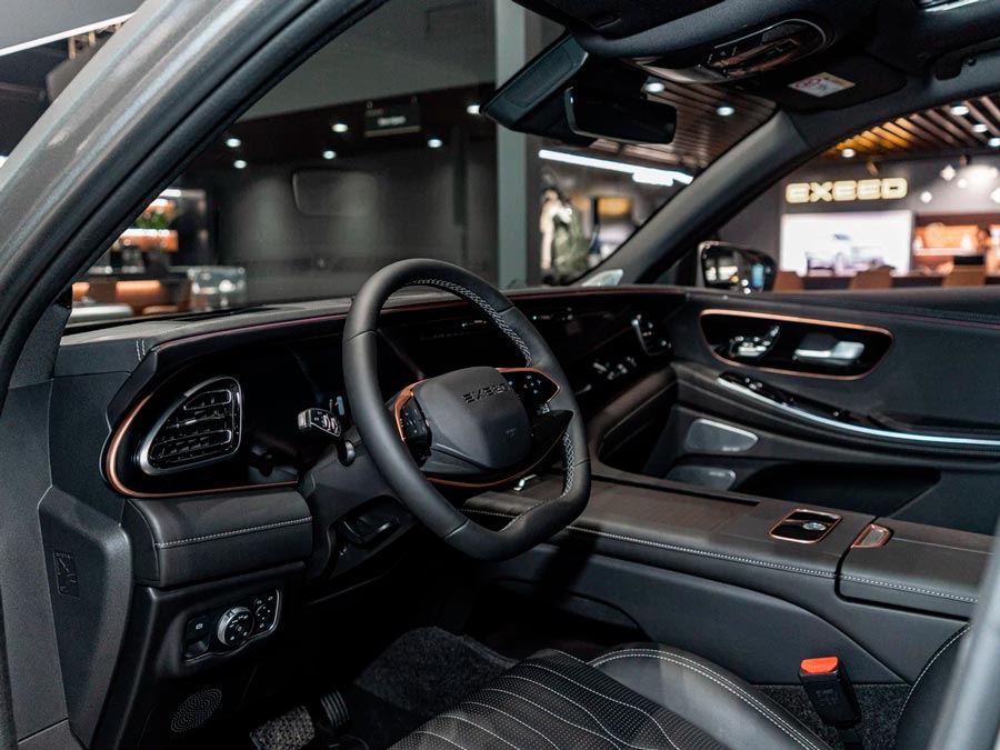 ������� ����������� ���������� GAC GS8 � Exeed VX ���������� �� ���� ����� ��������� �����. �����������, ��� ���������� �� ���������� �������, ��������� � �������� �������������.