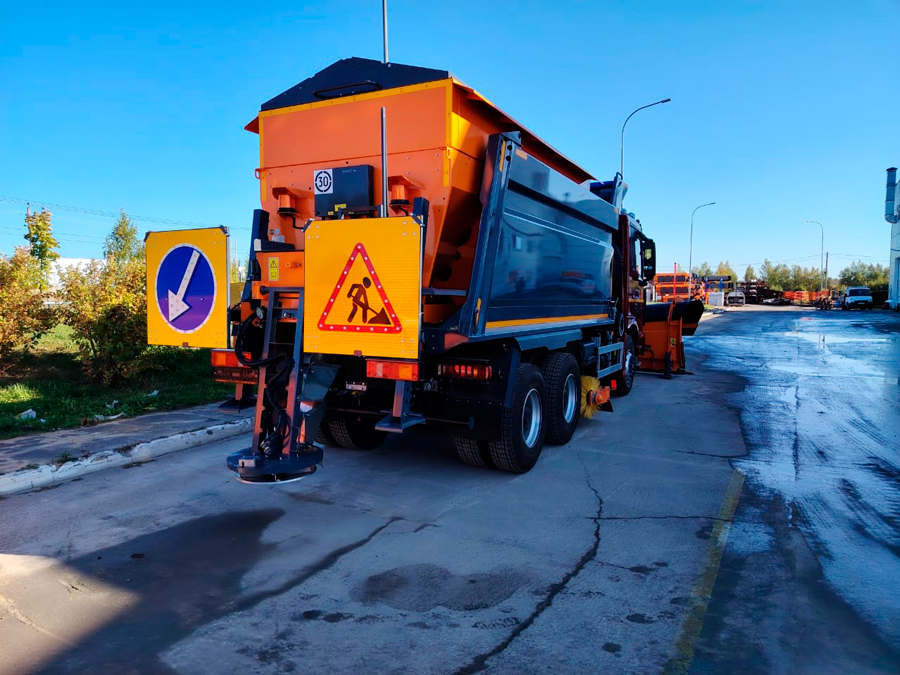  «  »   700    « 33»: ,     