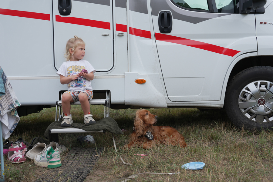  «.»             «»