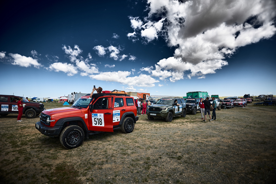  GWM TANK 300  400  4800  « »   