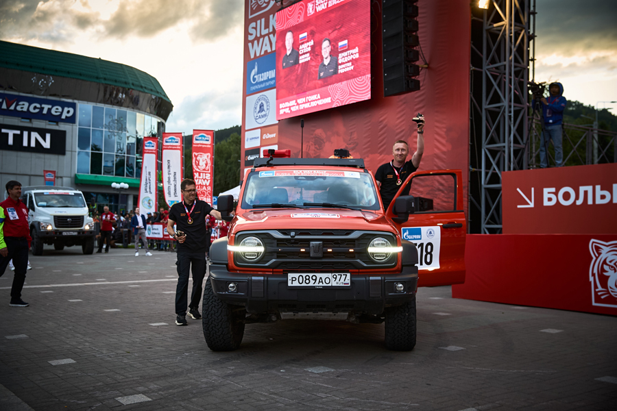  GWM TANK 300  400  4800  « »   