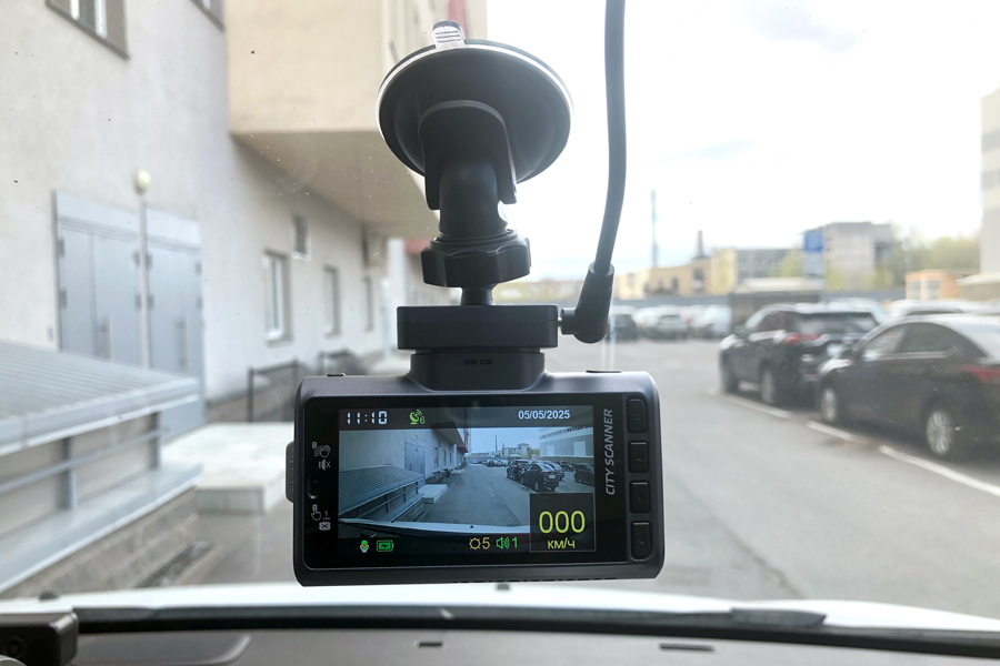 ���� SilverStone F1 CityScanner 4K: ���������������� � 4K-�������, GPS � ��������������� � �������