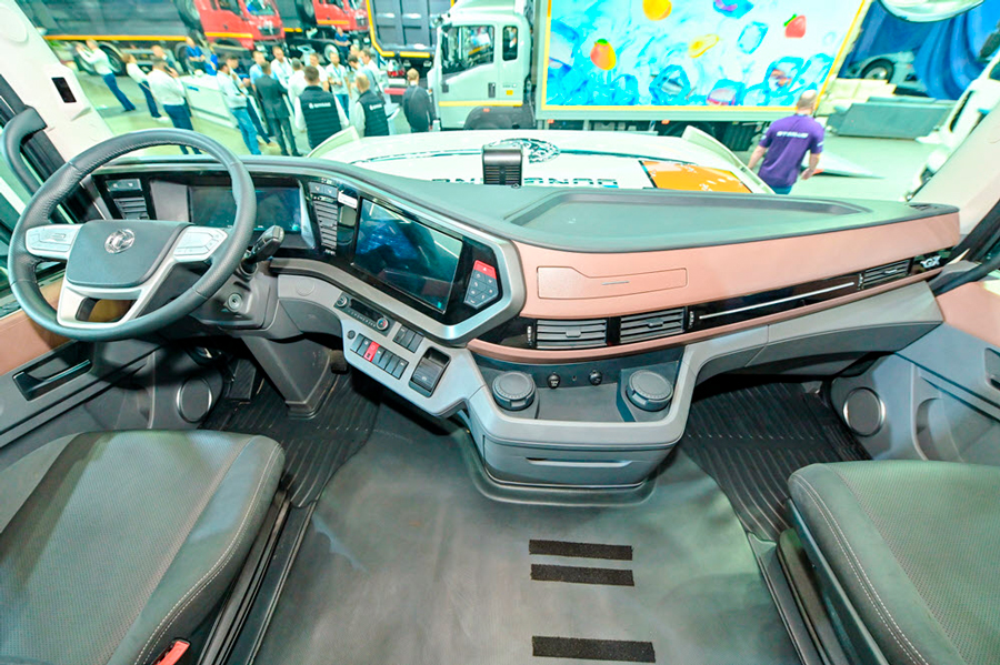  Dongfeng Motor  COMvex 2025:  , ,  —     