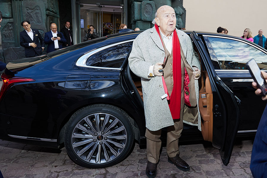    HONGQI      « »    « »