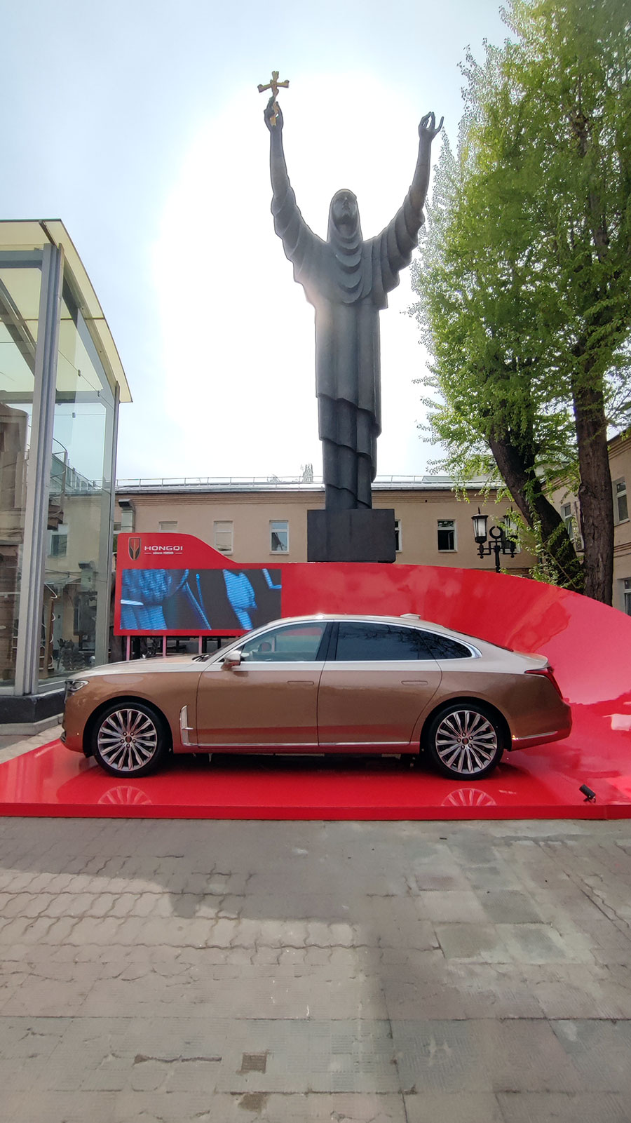    HONGQI      « »    « »