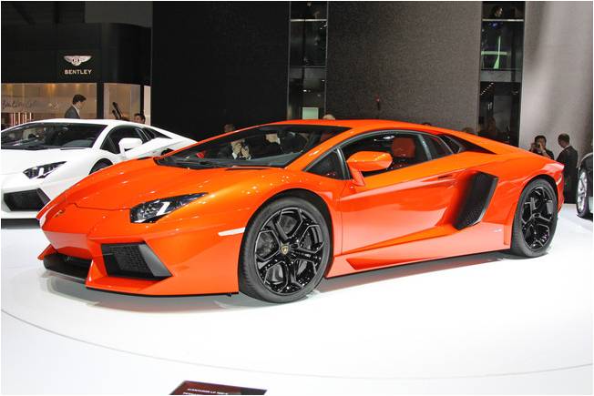  Lamborghini Aventador 