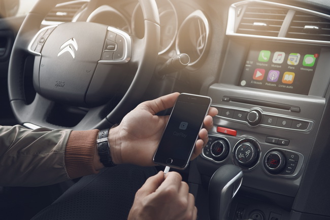  C4 C              TouchDrive c 7-      CarPlay®,      Apple iPhone.