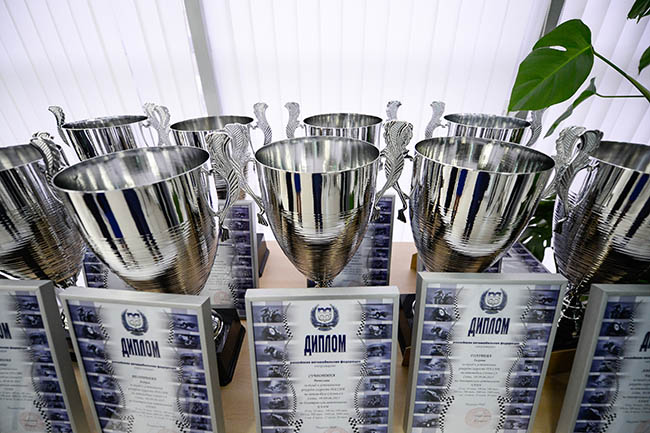 24-    Citroen C4       .