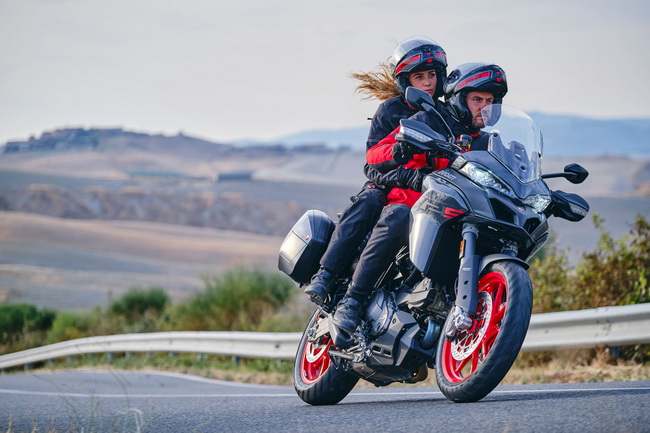    Ducati Performance    ,     , —        Multistrada V2    .