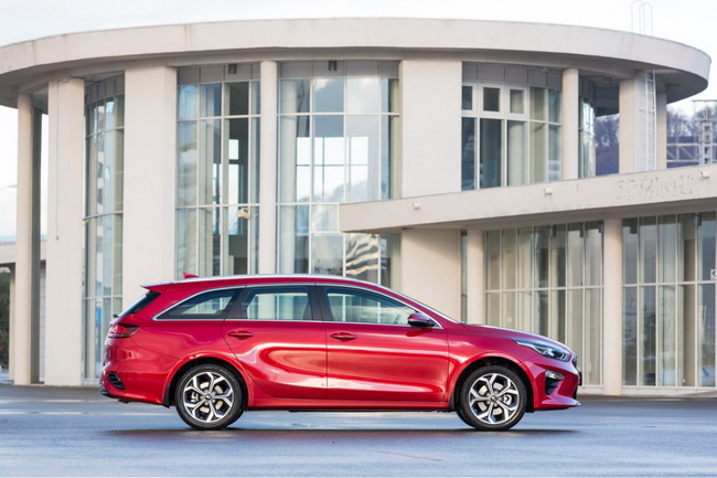 Продажи KIA Ceed Sportswagon третьего поколения в России начнутся в конце января 2019 года. Информация о ценах будет представлена ближе к дате начала продаж.