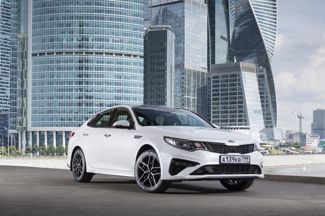     KIA Optima       :   Snow White Pearl,   Aurora Black Pearl,  Platinum Graphite,  Silky Silver,  Pluto Brown   Gravity Blue.       Clear White.