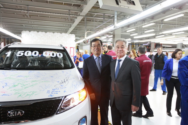      KIA Sorento  KIA Motors Rus         .   2014          KIA Cerato.