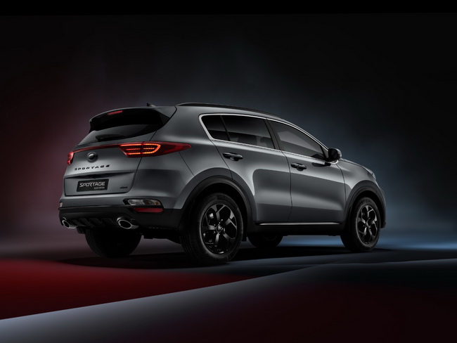 Kia Sportage ����������� ����� �������� � 7 ��������� ������ ������ (������������-������ Pearl Black, ����� Deluxe White � Casa White, ������� Infra Red, ���������� Lunar Silver, ����� Blue Flame, �����-����� Dark Penta Metal).