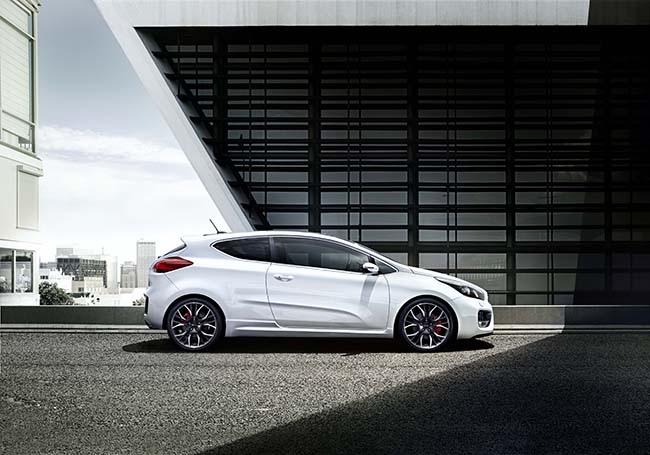 "Горячий" KIA cee'd GT получит  турбированный двигатель рабочим объемом 1,6 литра  мощностью 204 л.с. и крутящим моментом в 265 Нм.