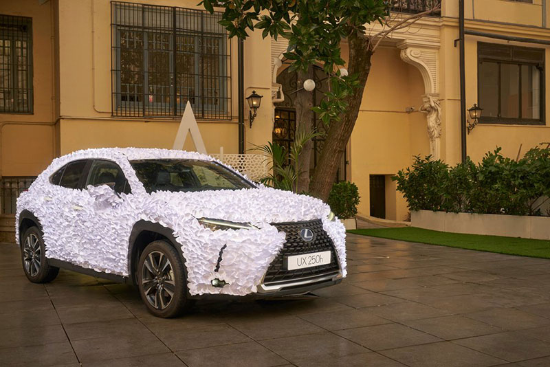   LEXUS UX,   