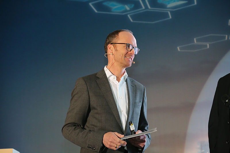 R MAN Truck and Bus    2019 .      