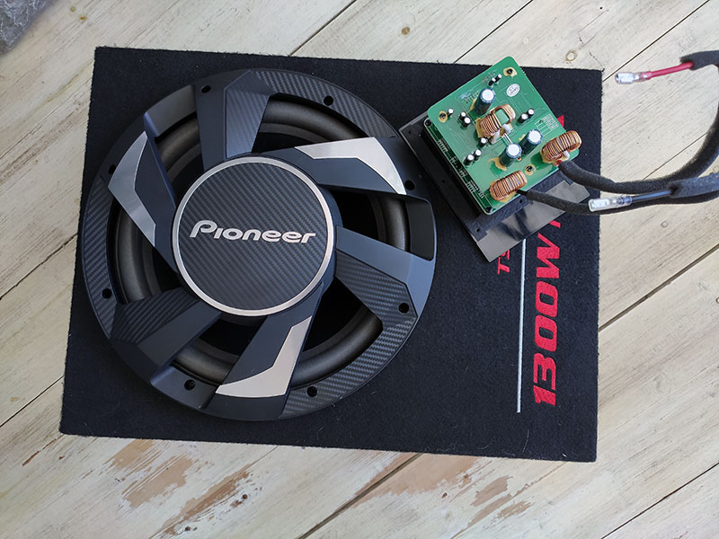 PIONEER TS-WX300A – автомобильный активный сабвуфер, тест