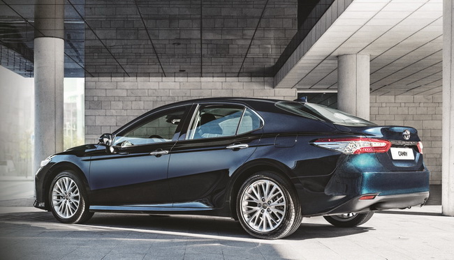  Toyota Camry    10 .