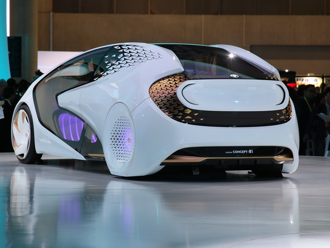 В дополнение к Concept-i, инновационному 4,5-метровому автомобилю с автономной системой управления и развитым искусственным интеллектом, показанному на выставке потребительской электроники CES в начале этого года, Toyota представляет еще 2 транспортных средства ближайшего будущего, совершенно по-новому раскрывающие мобильности будущего.