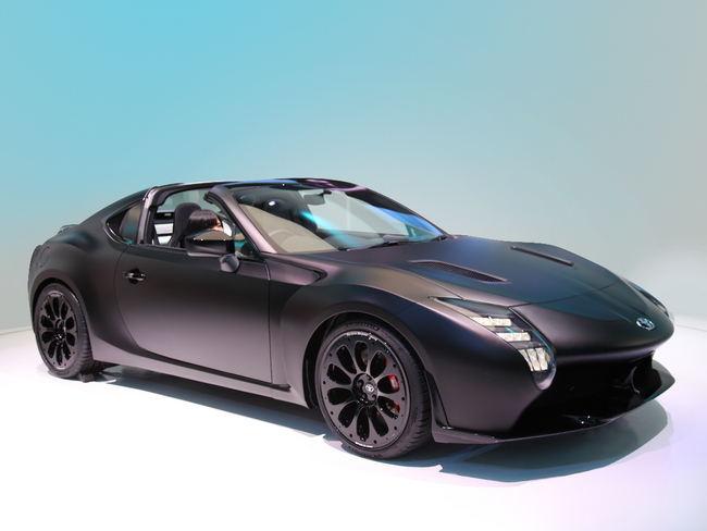 Новый GR HV Sports Concept сочетает харизму настоящего гоночного автомобиля, отточенную управляемость и экологичность.