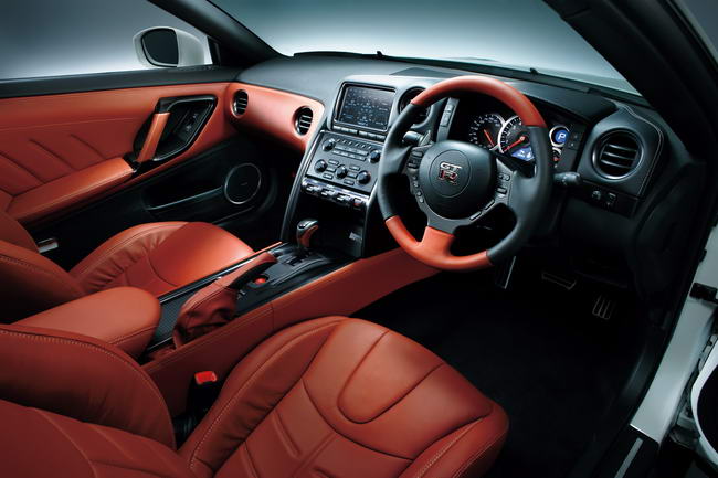   Nissan GT-R      -    Premium Edition      Black Edition.