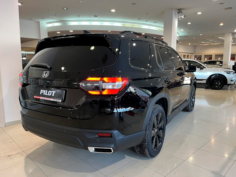   Honda Pilot Black Edition —      V6      