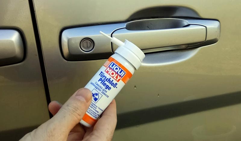 Как сделать профилактику личинок замка дверей автомобиля?