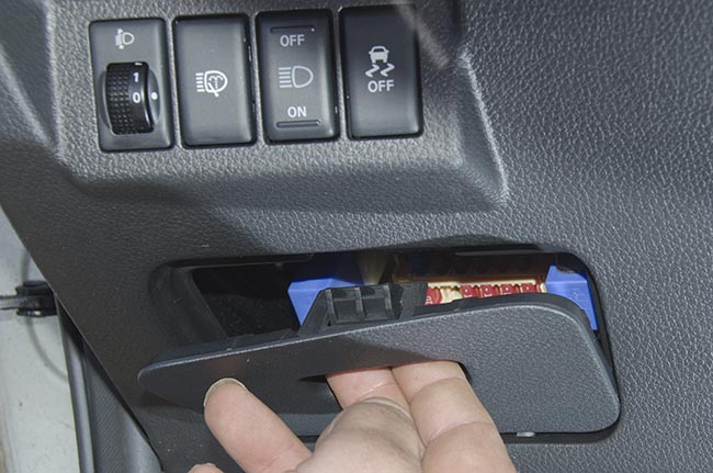 диагностический разъём obd2 nissan qashqai j11